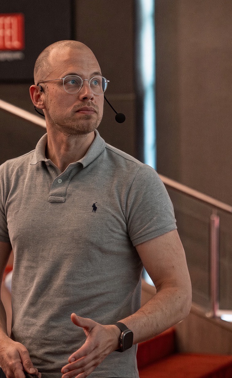 Simon Janssen bei einer Keynote